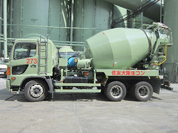 写真-5　トラックアジテータ（東京エスオーシー（株）提供） img