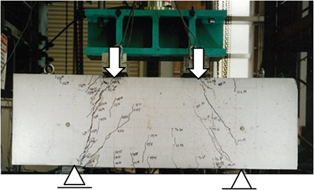 図-6　単純支持ディープビームの破壊状況の例9） img