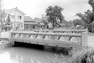 建設当時(1953年)の「十郷橋」（橋長7.85m、幅員7.50m）